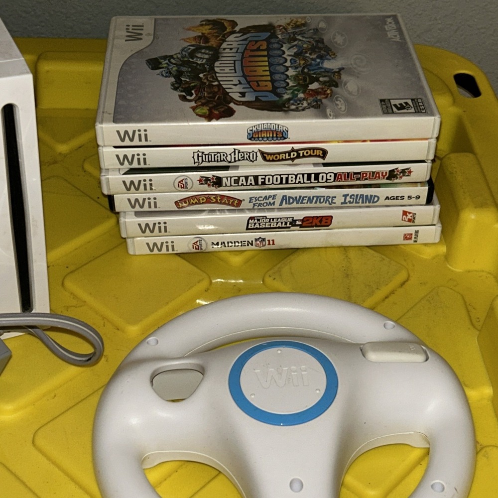 Nintendo Wii Colsole Tested Working Woth Cords & Games - Picture 2 of 4